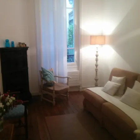 Bed & Breakfast La Cour Du 5ème - D'hôtes Parigi
