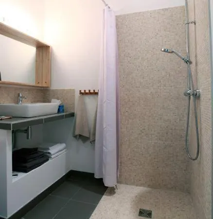 Bed & Breakfast La Cour Du 5ème - D'hôtes Parigi