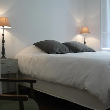 Bed & Breakfast La Cour Du 5ème - D'hôtes Parigi