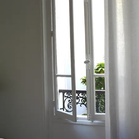 Bed & Breakfast La Cour Du 5ème - D'hôtes Parigi