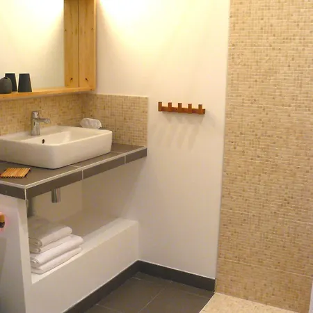 Bed & Breakfast La Cour Du 5ème - D'hôtes 4*