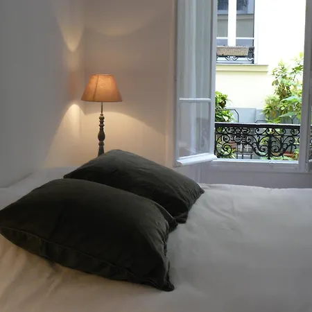 Bed & Breakfast La Cour Du 5ème - D'hôtes Parigi