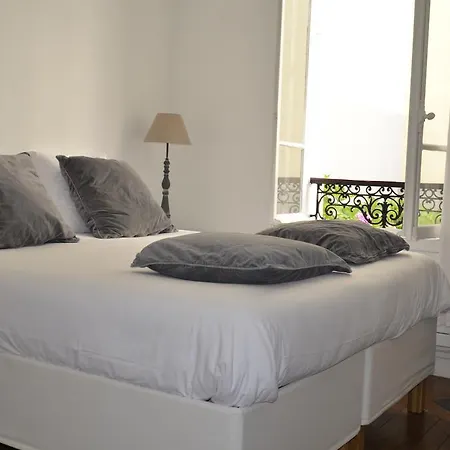 La Cour Du 5ème - D'hôtes Bed & Breakfast Parigi