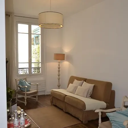 Bed & Breakfast La Cour Du 5ème - D'hôtes Parigi