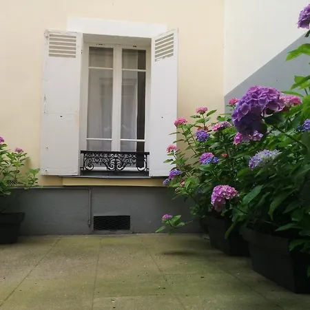 Bed & Breakfast La Cour Du 5ème - D'hôtes Parigi
